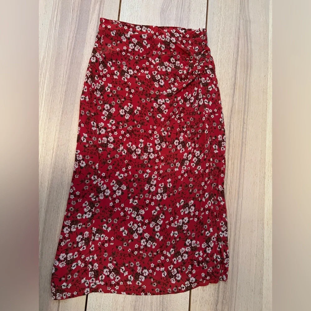 Zara floral midi skirt size medium - Picture 2 of 6